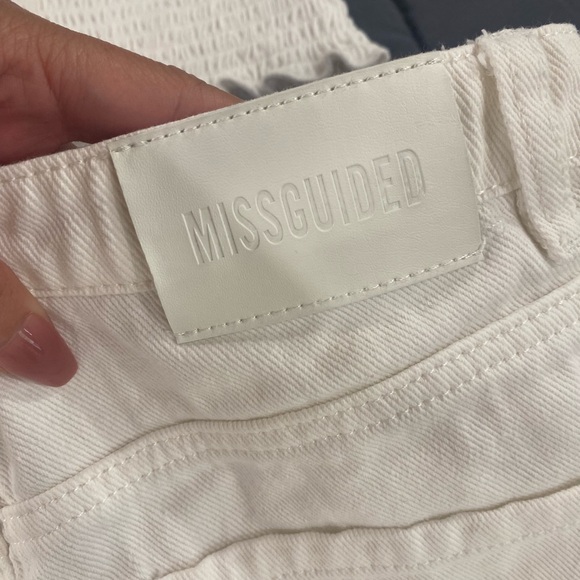MISGUIDED White high waist shorts size small //4 EUC - Picture 6 of 14